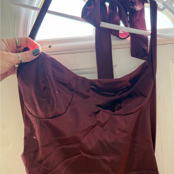 Elegant Burgundy Evening Dress - Picture 2 of 5